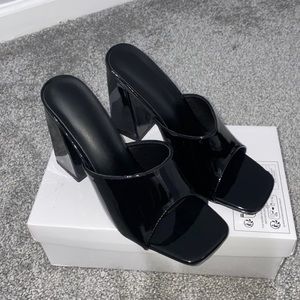 Minimalist Chunky Heeled Mules
